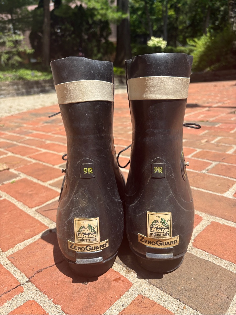 BATA INDUSTRIALS ZeroGuard Vintage Mickey Mouse Boots 9R